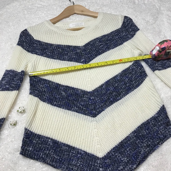 Korean Merci-U Sweater With Chevron Stripe Design - Picture 4 of 7